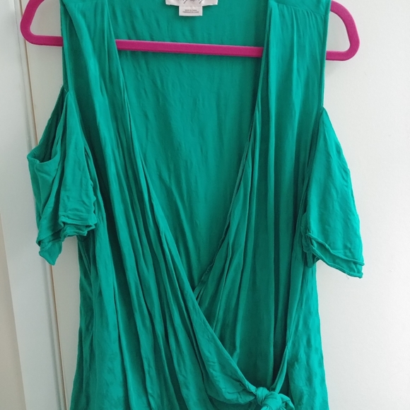 Cold shoulder blouse - Picture 3 of 3